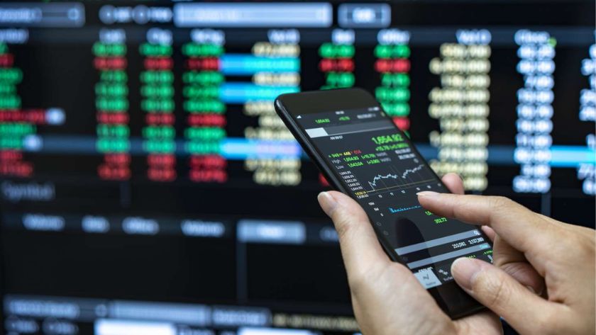 Hoạt động đầu tư Forex thông qua phần mềm giao dịch và phân tích tỷ giá tiền tệ
