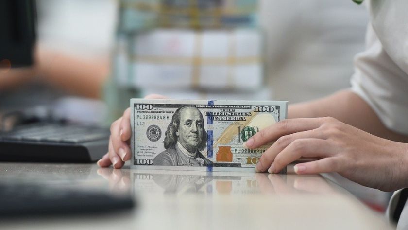 Tỷ giá USD/VND trên thị trường tự do hạ nhiệt, nhà đầu tư theo dõi sát lãi suất và diễn biến chính phủ Mỹ