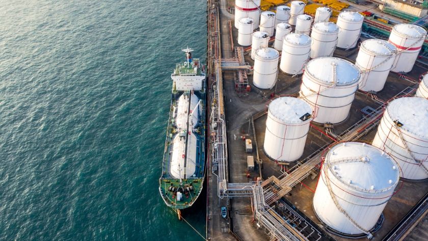 Dầu Mỏ Được Hỗ Trợ Trước Dữ Liệu Tồn Kho: Thị Trường Chờ Báo Cáo EIA Sau Khảo Sát API